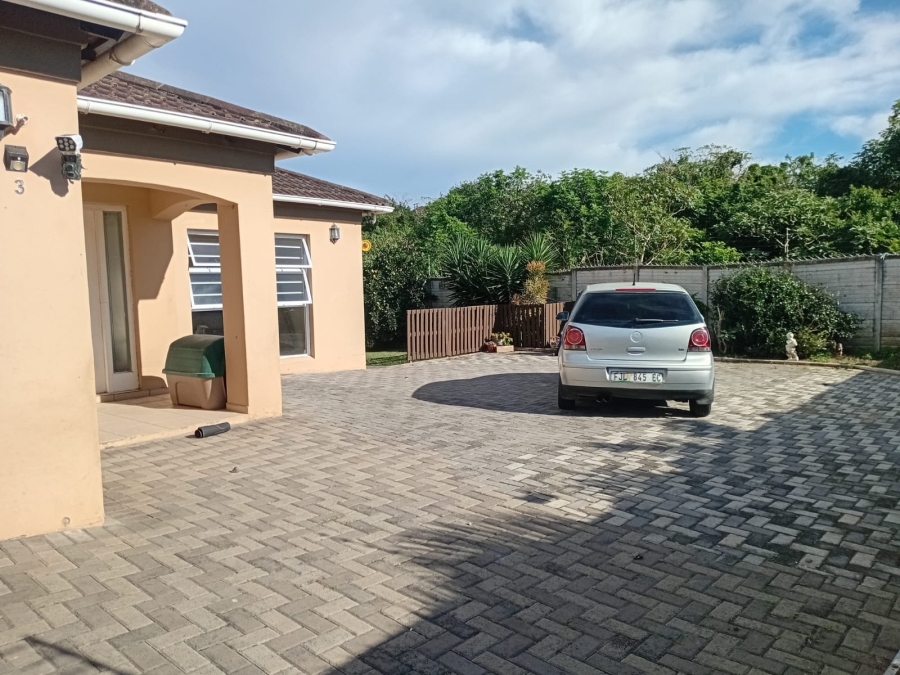 To Let 3 Bedroom Property for Rent in Beacon Bay North Eastern Cape